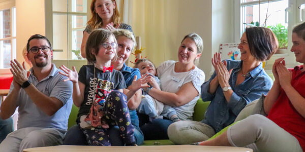 Musiker Gregor Meyle besucht im September 2023 das Kinderhospiz der Pfeifferschen Stiftungen. Foto: Kristin Löser, Pfeiffersche Stiftungen