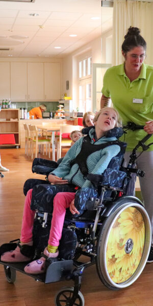 Musiker Gregor Meyle besucht im September 2023 das Kinderhospiz der Pfeifferschen Stiftungen. Foto: Kristin Löser, Pfeiffersche Stiftungen